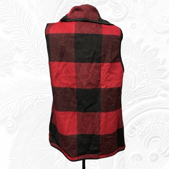Flannel Vest Red & Black Buffalo Plaid Draping Open Front with Pockets - Picture 5 of 9